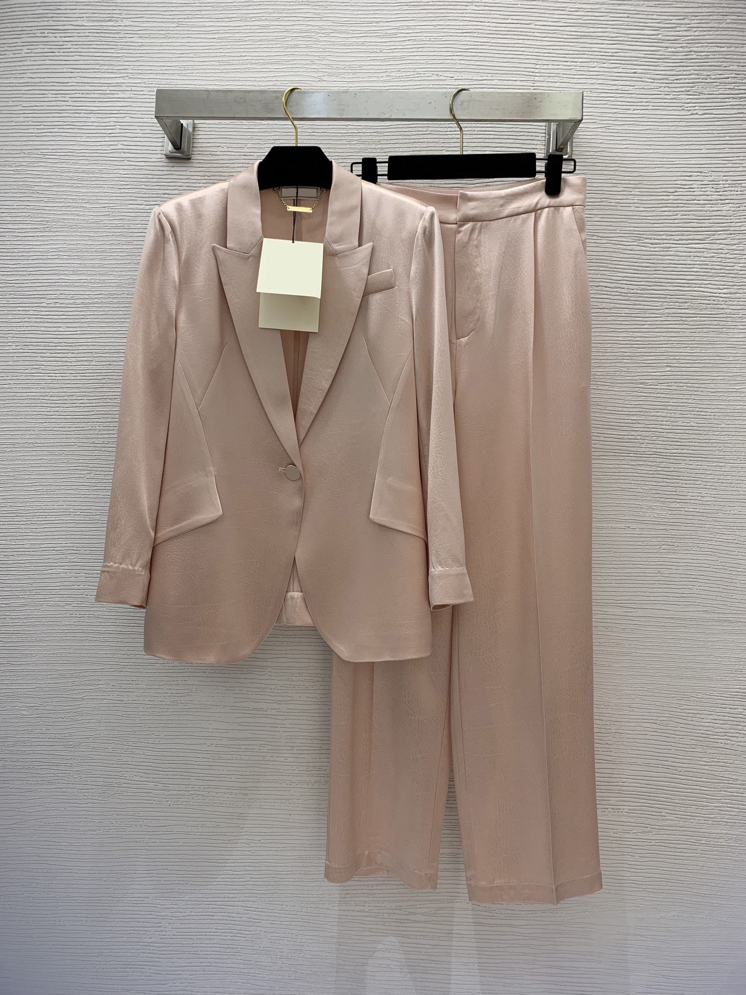 Hardware chain decorative padded shoulder design pant sets premium feeling fabric silky comfort summer outfits for women 2023